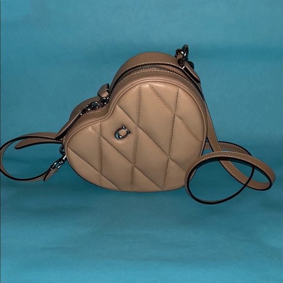Coach Heart Crossbody Bag With Quilting Buff - Picture 2 of 13